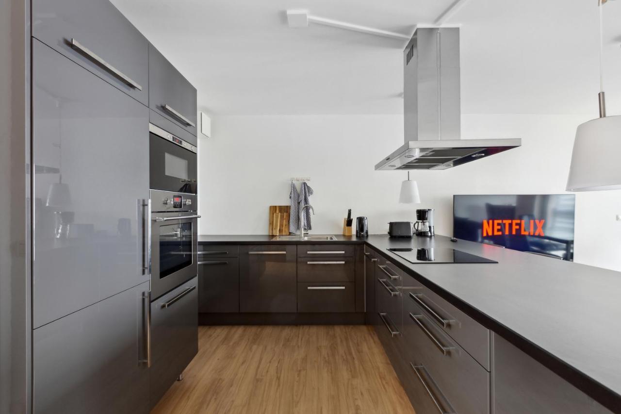 Eindrucksvolle Zwei-Zimmer-Wohnung Mit Balkon Und Grosser Kueche لبسيا المظهر الخارجي الصورة
