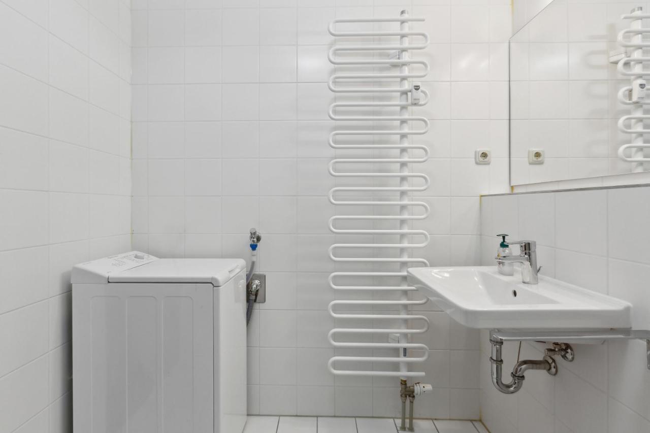 Eindrucksvolle Zwei-Zimmer-Wohnung Mit Balkon Und Grosser Kueche لبسيا المظهر الخارجي الصورة